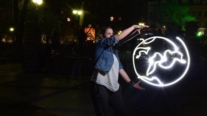 earthhouer_glowing_globe