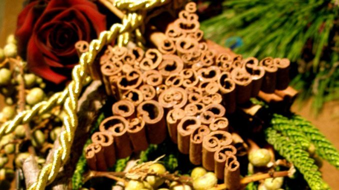 Weihnachtsfloristik mit Duftinszenierungen