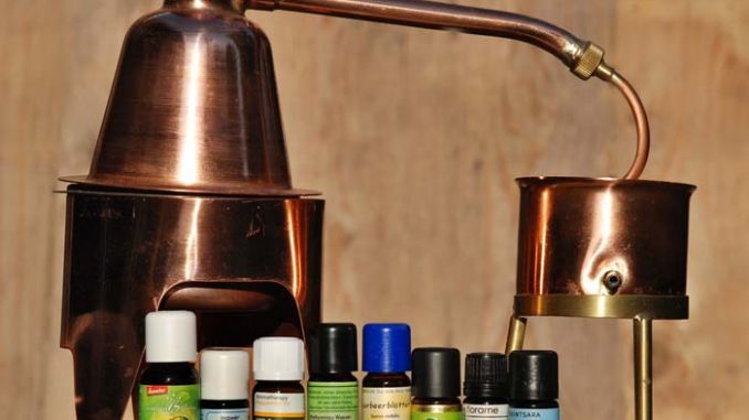 Flaschen_Minidestille_xs AiDA Aromatherapy Eliane Zimmermann