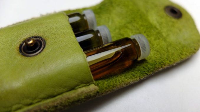 Notfalletui_ätherische_Öle Eliane Zimmermann AiDA Aromatherapy