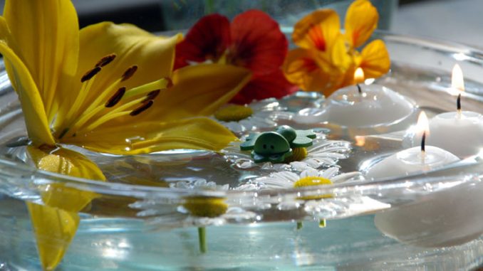 Blumen_Kerzen_Geb Eliane Zimmermann Schule für Aromatherapie