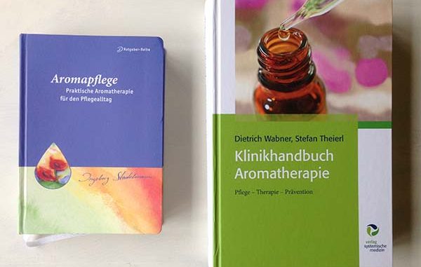 1_beide_bu%cc%88cher Eliane Zimmermann AiDA Schule für Aromatherapie
