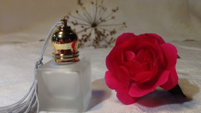 Goldflasche_Rose Eliane Zimmermann Schule für Aromatherapie